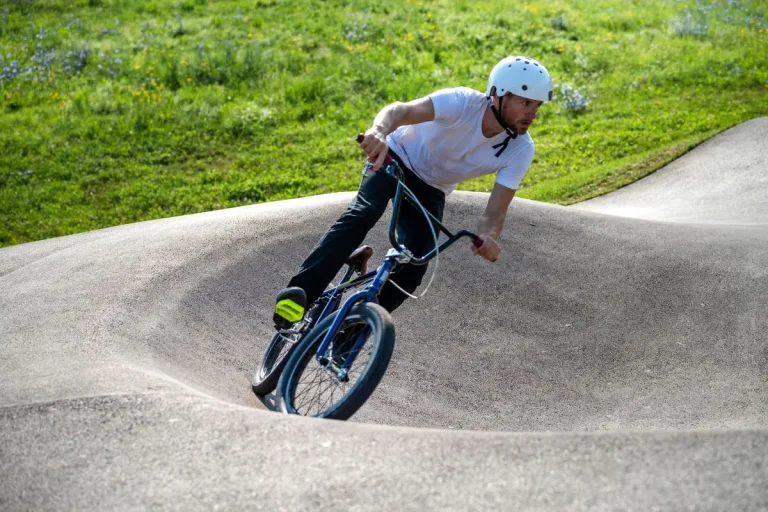 BMX et pumptrack : comment pomper et progresser sans pédaler