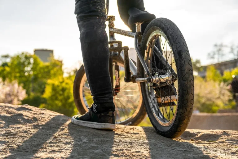 Comment choisir le casque BMX parfait pour votre sécurité et confort ?
