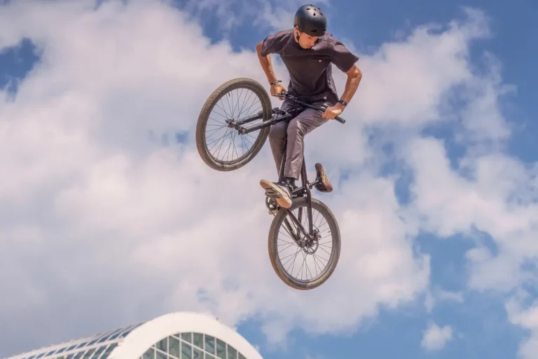 Les gants BMX : Pourquoi sont-ils essentiels et comment bien les choisir ?