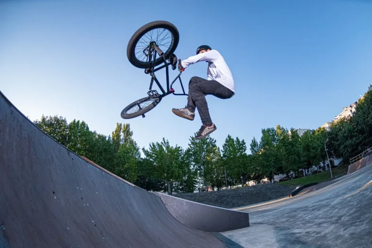 Débuter le BMX : les étapes pour bien commencer en sécurité