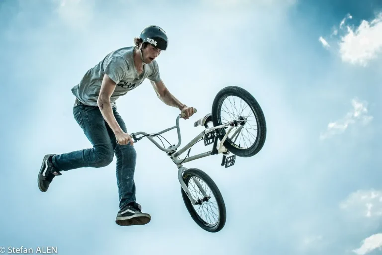Figures en BMX : les 10 tricks de base et comment les apprendre